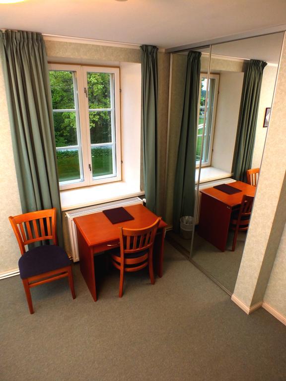 Loona Manor Guesthouse Kihelkonna Exterior photo