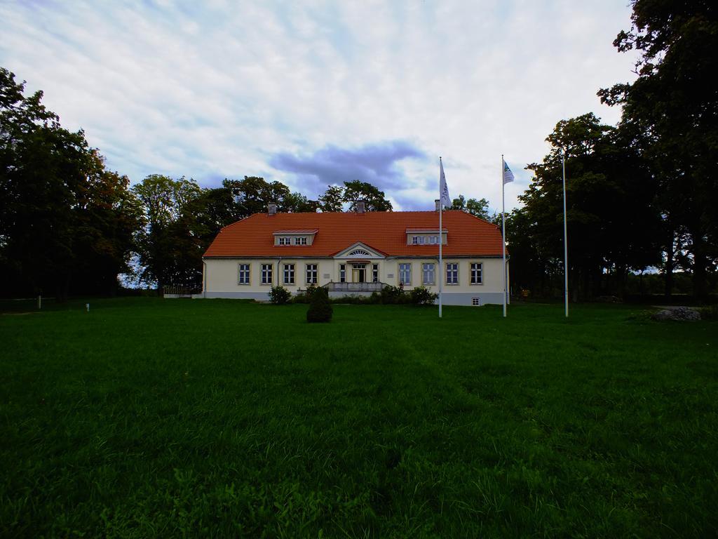 Loona Manor Guesthouse Kihelkonna Exterior photo