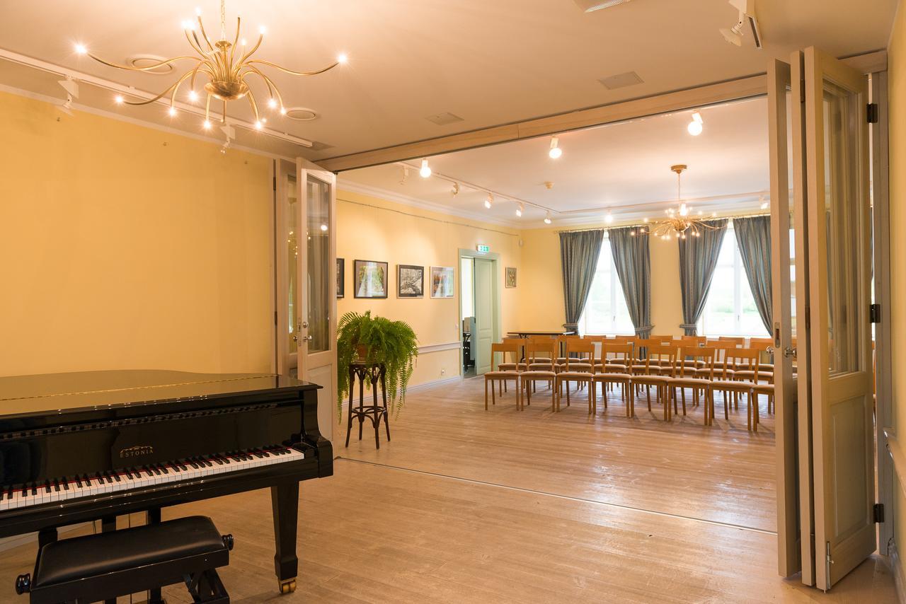 Loona Manor Guesthouse Kihelkonna Exterior photo